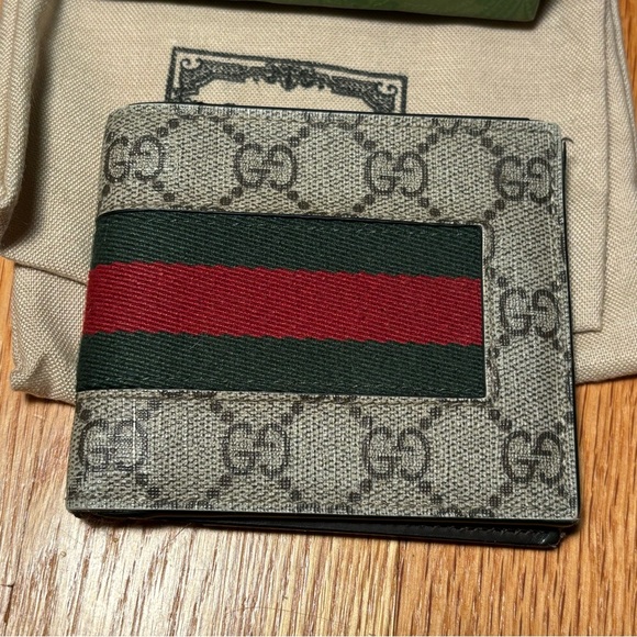Gucci Men's GG Supreme Canvas Bifold Wallet in Beige with Green/Red Stripe - Picture 2 of 8